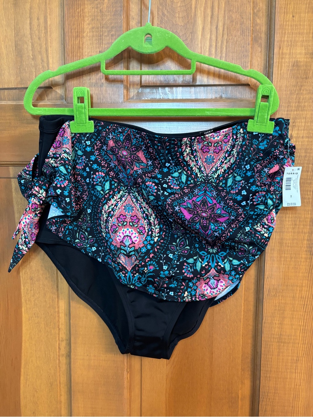 Torrid sz 2 NWT full coverage swim bottom black w patterned kerchief tie skirt